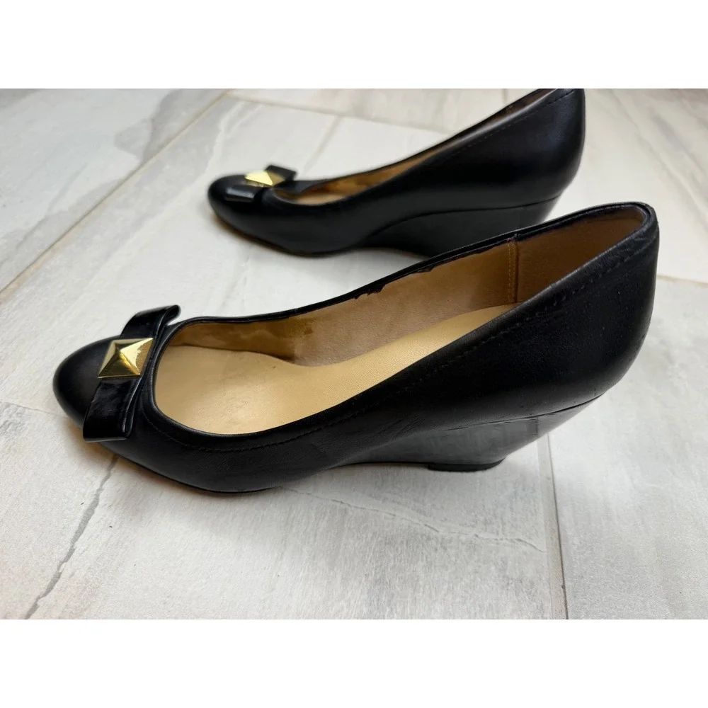 Kate Spade Black Leather Wedge Heels Bow Pyramid Stud Round Toe Pumps 7M